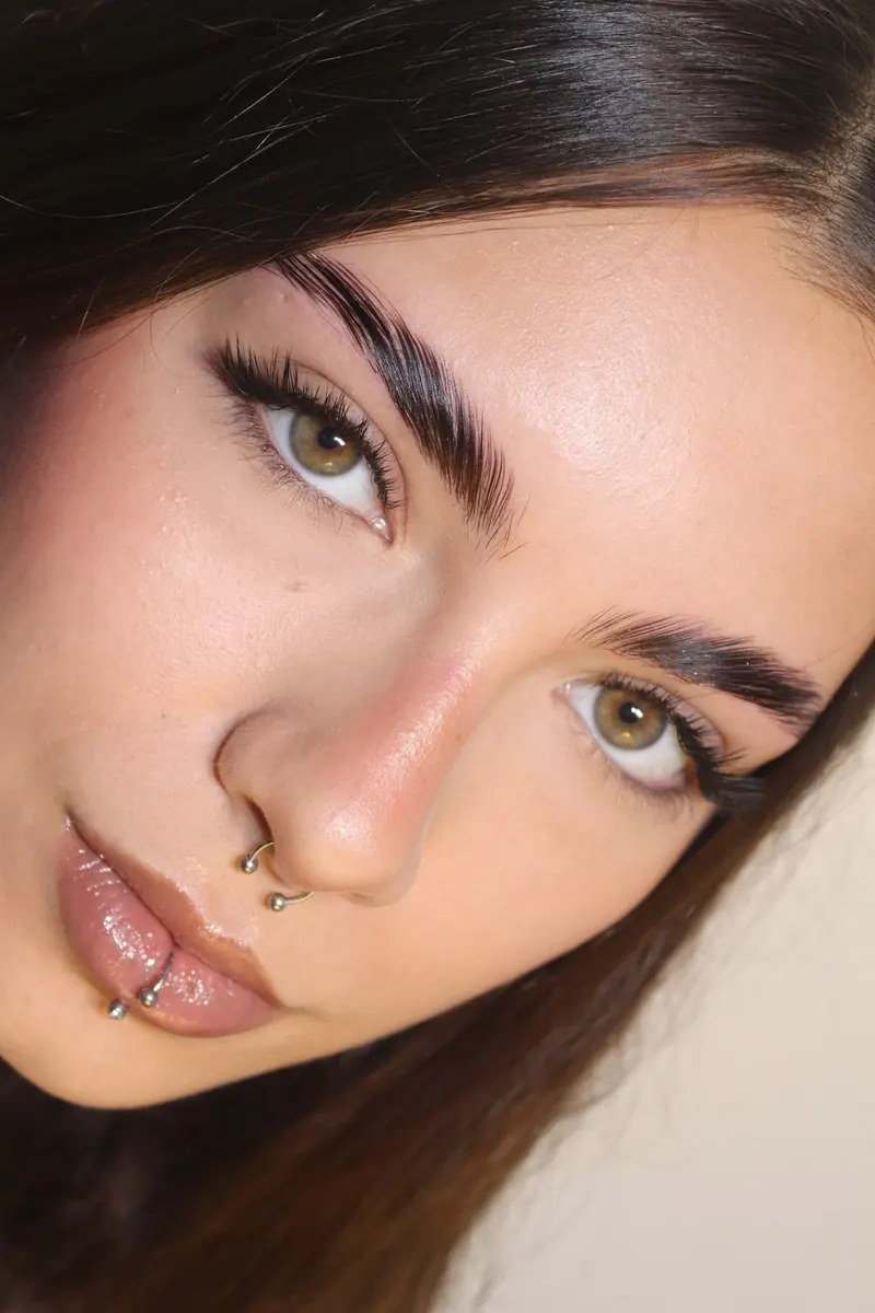 Olhar com extensão de cílios feita na Michele Brow Lash